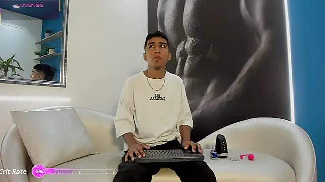 Snapshot of ender_h0t chatting on November 26, 1:45 pm ender h0t online show from November 26, 1:45 pm