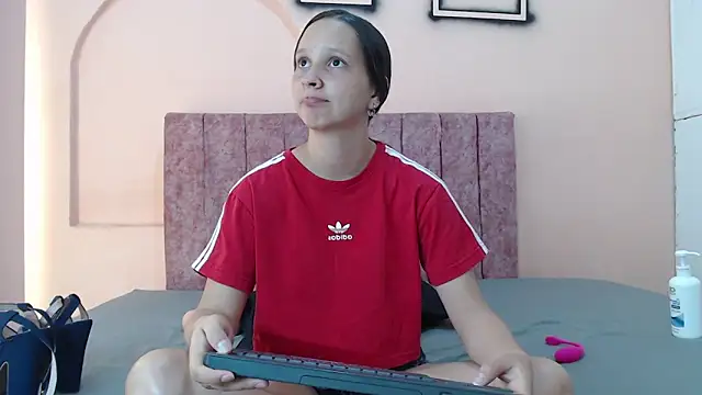 Snapshot of aiiram_hard_sex chatting on June 21, 1:08 am aiiram hard sex online show from June 21, 1:08 am