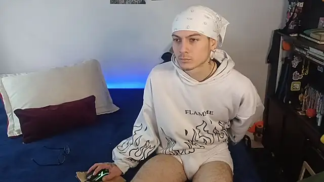 Snapshot of Dioniso_guy8 chatting on October 9, 4:27 pm Dioniso guy8 online show from October 9, 4:27 pm