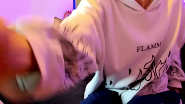 Snapshot of Dioniso_guy8 chatting on December 15, 8:35 pm Dioniso guy8 online show from December 15, 8:35 pm