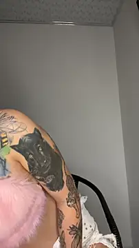 Snapshot of alysa_g_ chatting on November 13, 10:19 pm alysa g online show from November 13, 10:19 pm