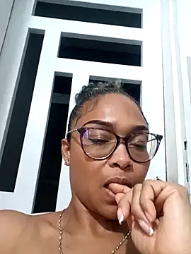 BiiancaEstradaa online show from March 18, 4:26 am