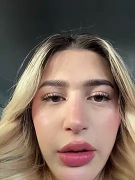 Snapshot of Mia_sofiia21 chatting on September 25, 5:38 pm Mia sofiia21 online show from September 25, 5:38 pm