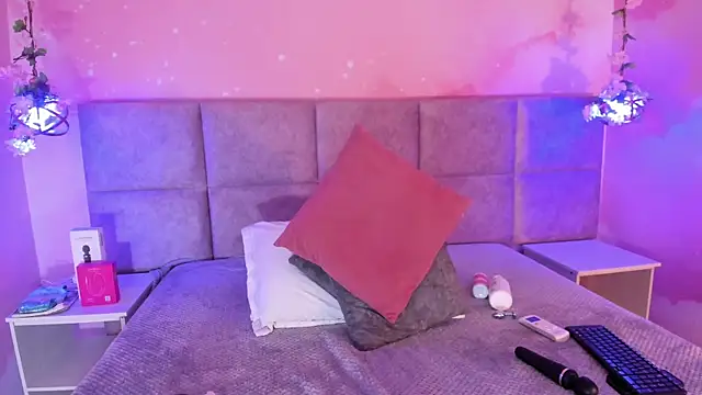 Snapshot of Lushi_Love chatting on December 15, 1:43 am Lushi Love online show from December 15, 1:43 am