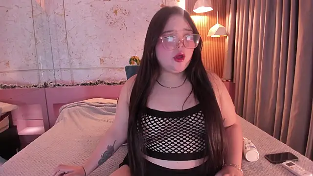 Snapshot of Lushi_Love chatting on December 23, 1:47 am Lushi Love online show from December 23, 1:47 am