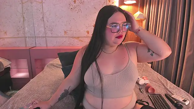 Snapshot of Lushi_Love chatting on January 19, 1:53 am Lushi Love online show from January 19, 1:53 am