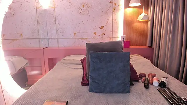 Snapshot of Lushi_Love chatting on March 2, 2:36 am Lushi Love online show from March 2, 2:36 am