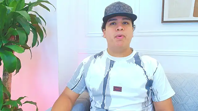 Snapshot of Naim_Bennetsex chatting on January 15, 6:33 pm Naim Bennetsex online show from January 15, 6:33 pm