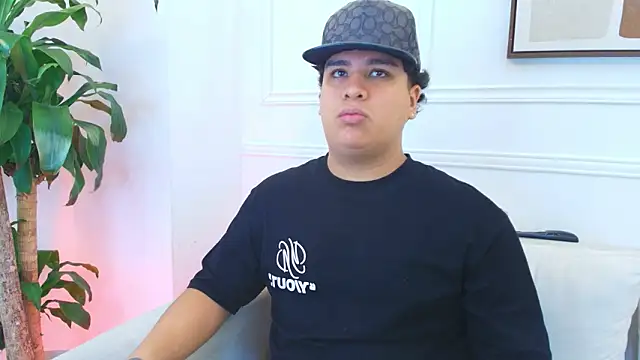 Snapshot of Naim_Bennetsex chatting on January 31, 7:45 pm Naim Bennetsex online show from January 31, 7:45 pm