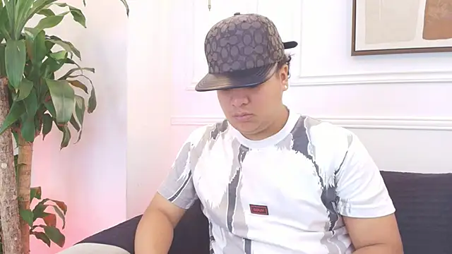 Snapshot of Naim_Bennetsex chatting on February 3, 5:51 pm Naim Bennetsex online show from February 3, 5:51 pm