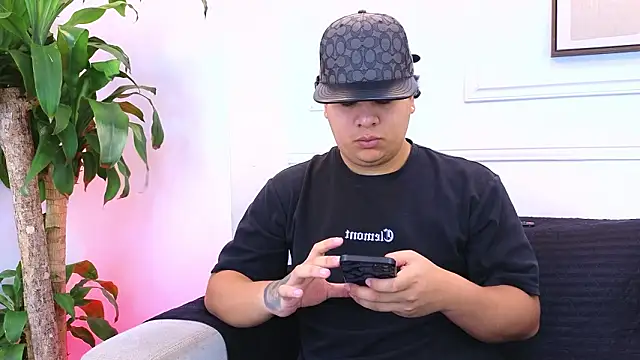 Snapshot of Naim_Bennetsex chatting on February 4, 6:36 pm Naim Bennetsex online show from February 4, 6:36 pm