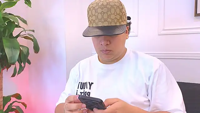 Snapshot of Naim_Bennetsex chatting on February 5, 6:23 pm Naim Bennetsex online show from February 5, 6:23 pm