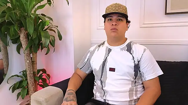 Snapshot of Naim_Bennetsex chatting on February 10, 6:01 pm Naim Bennetsex online show from February 10, 6:01 pm