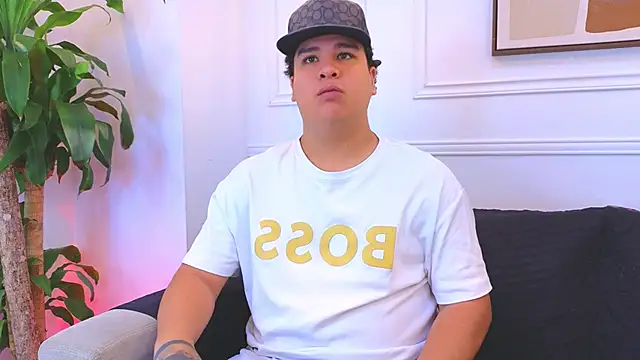 Snapshot of Naim_Bennetsex chatting on February 11, 6:13 pm Naim Bennetsex online show from February 11, 6:13 pm