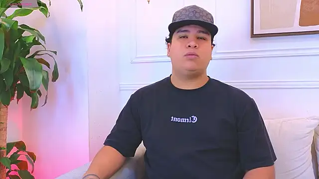 Snapshot of Naim_Bennetsex chatting on February 12, 6:25 pm Naim Bennetsex online show from February 12, 6:25 pm