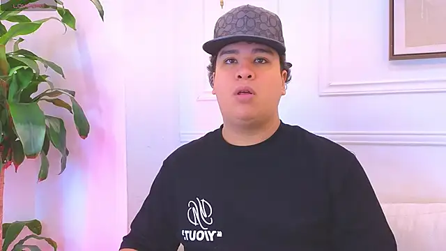 Snapshot of Naim_Bennetsex chatting on February 16, 6:04 pm Naim Bennetsex online show from February 16, 6:04 pm