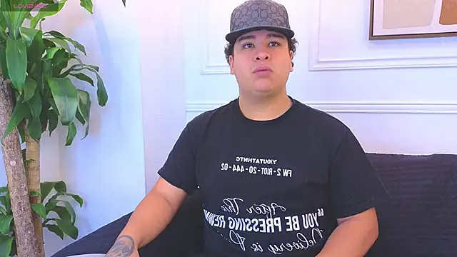 Snapshot of Naim_Bennetsex chatting on February 17, 6:36 pm Naim Bennetsex online show from February 17, 6:36 pm