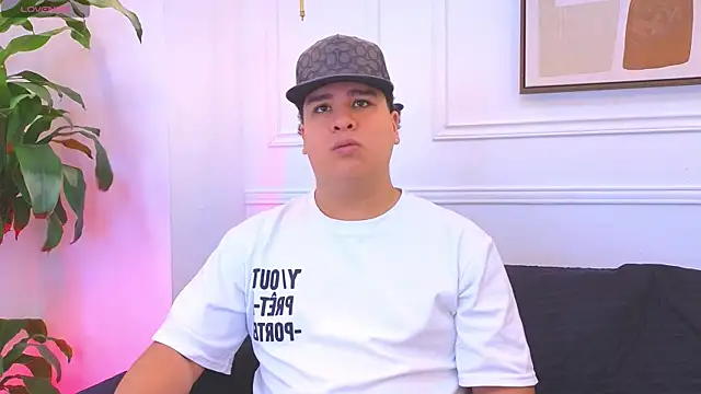 Snapshot of Naim_Bennetsex chatting on February 18, 6:48 pm Naim Bennetsex online show from February 18, 6:48 pm