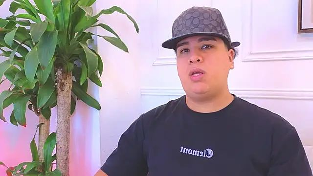 Snapshot of Naim_Bennetsex chatting on February 21, 3:07 am Naim Bennetsex online show from February 21, 3:07 am