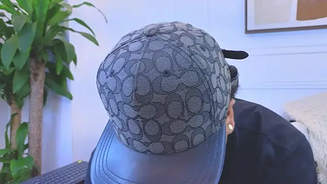 Snapshot of Naim_Bennetsex chatting on February 24, 2:42 am Naim Bennetsex online show from February 24, 2:42 am