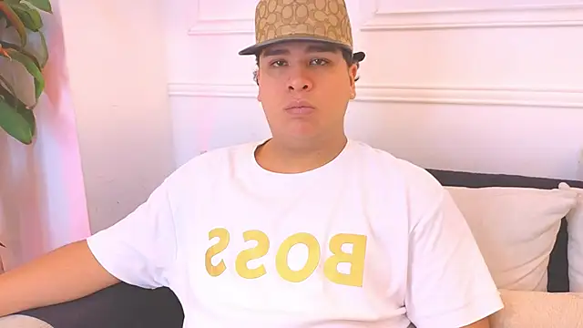 Snapshot of Naim_Bennetsex chatting on February 25, 3:16 am Naim Bennetsex online show from February 25, 3:16 am