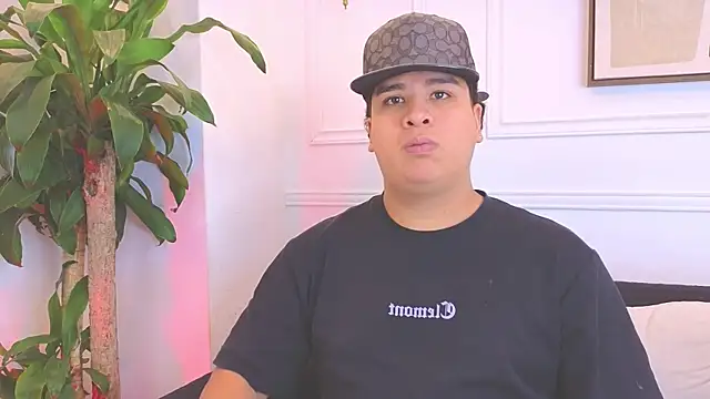 Snapshot of Naim_Bennetsex chatting on February 26, 2:21 am Naim Bennetsex online show from February 26, 2:21 am