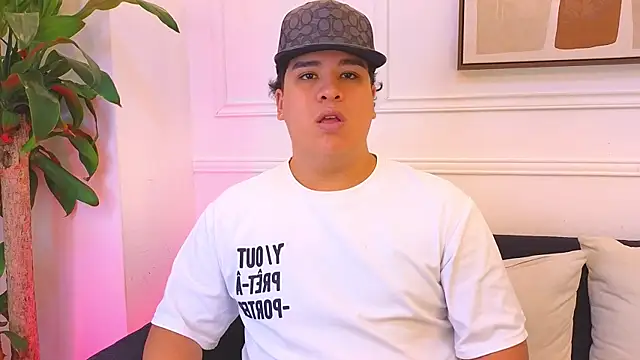 Snapshot of Naim_Bennetsex chatting on March 1, 12:45 am Naim Bennetsex online show from March 1, 12:45 am