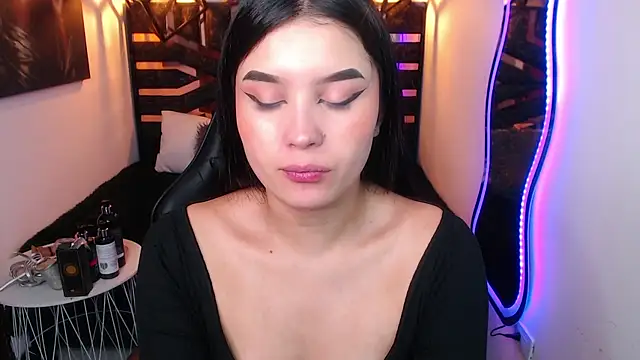 Natalie loffreda online show from April 17, 8:23 pm