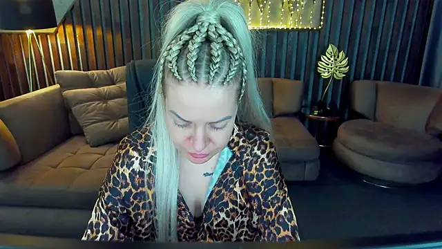 Anna Snows online show from April 12, 4:56 pm