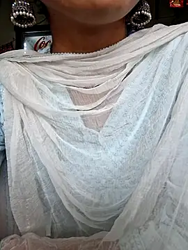 Snapshot of Telugu___Sexygirl___Naidu chatting on April 20, 3:53 am Telugu Sexygirl Naidu online show from April 20, 3:53 am
