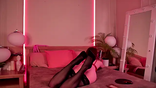 Snapshot of RoxyDoll_ chatting on October 8, 4:37 pm RoxyDoll online show from October 8, 4:37 pm