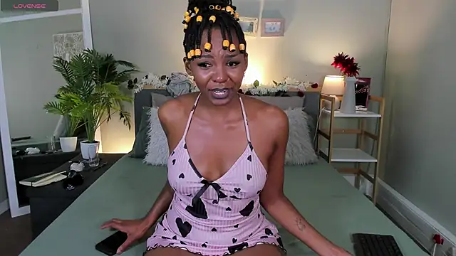Snapshot of HotStellaaa chatting on April 21, 1:42 am HotStellaaa online show from April 21, 1:42 am