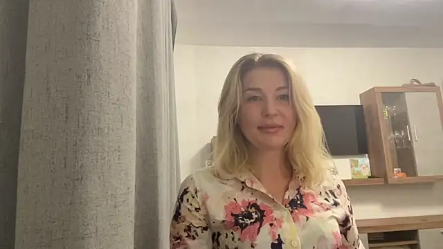 Blondie xoxoxo online show from September 16, 8:48 am