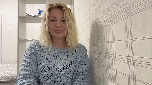 Blondie xoxoxo online show from September 17, 9:22 am