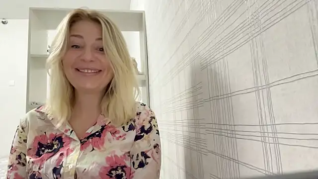 Blondie xoxoxo online show from September 23, 6:05 am