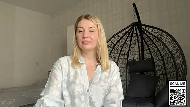 Blondie xoxoxo online show from April 8, 8:25 am