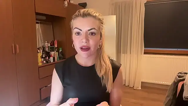 Snapshot of princess17 chatting on October 13, 5:24 pm princess17 online show from October 13, 5:24 pm