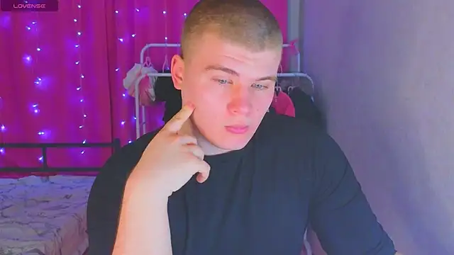 Snapshot of kittenmurr chatting on February 21, 8:21 pm kittenmurr online show from February 21, 8:21 pm