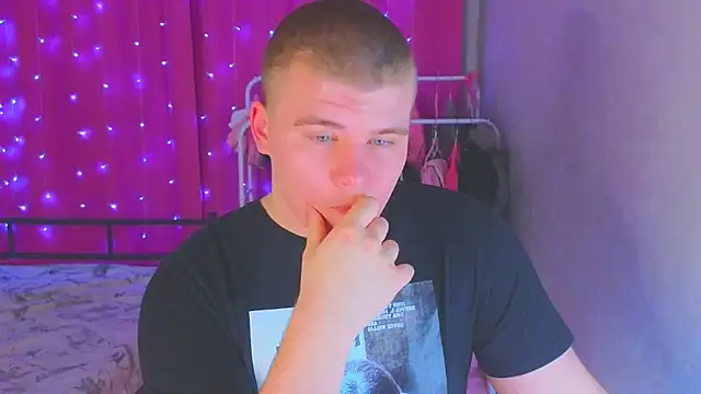 Snapshot of kittenmurr chatting on February 22, 9:13 pm kittenmurr online show from February 22, 9:13 pm