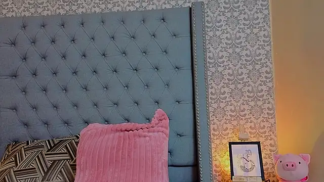 Abby roussee online show from February 5, 9:30 pm