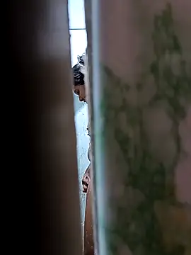 Snapshot of WholeAltimeter25 chatting on November 5, 3:50 am WholeAltimeter25 online show from November 5, 3:50 am