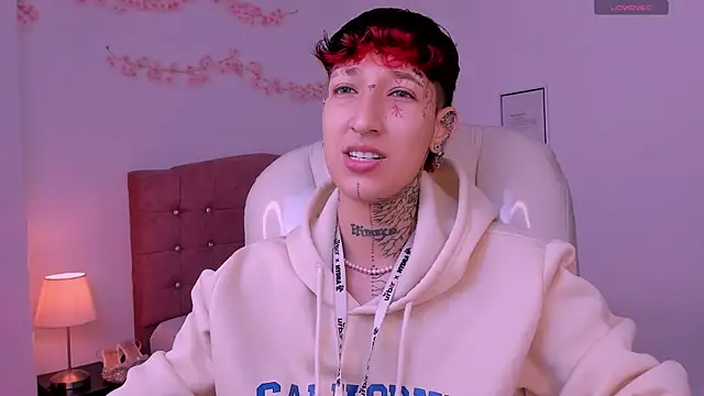 Luci Rose online show from April 24, 8:00 pm