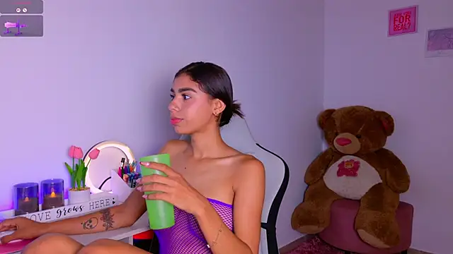 Snapshot of BrunetteAdams001 chatting on October 2, 3:35 am BrunetteAdams001 online show from October 2, 3:35 am