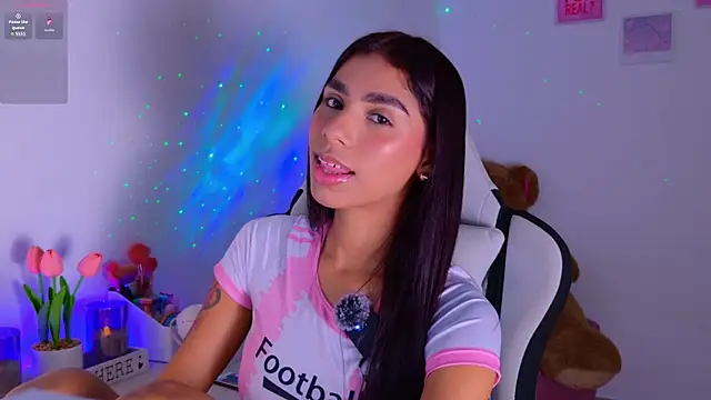 Snapshot of BrunetteAdams001 chatting on November 10, 4:22 am BrunetteAdams001 online show from November 10, 4:22 am