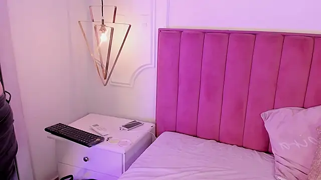 Snapshot of Tessa_Sinclaire chatting on March 2, 10:16 pm Tessa Sinclaire online show from March 2, 10:16 pm