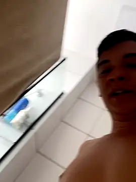 Snapshot of Ccffffjjik chatting on December 3, 11:30 am Ccffffjjik online show from December 3, 11:30 am