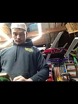 twistafatpipe online show from January 10, 8:05 am