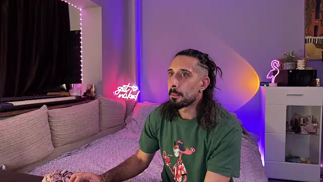 Snapshot of Secret_Lovers1 chatting on June 1, 6:31 pm Secret Lovers1 online show from June 1, 6:31 pm