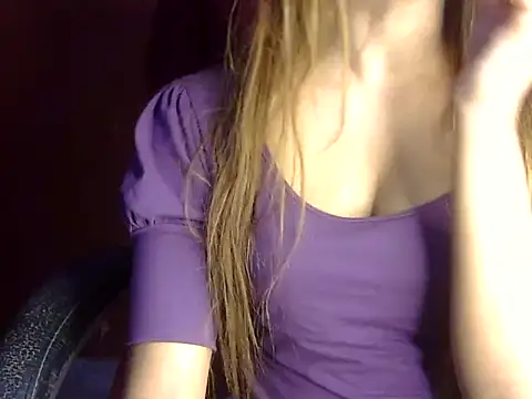 Snapshot of heartless_Queen chatting on March 23, 5:33 am heartless Queen online show from March 23, 5:33 am