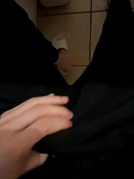 Snapshot of Dicksxd chatting on November 5, 12:32 am Dicksxd online show from November 5, 12:32 am